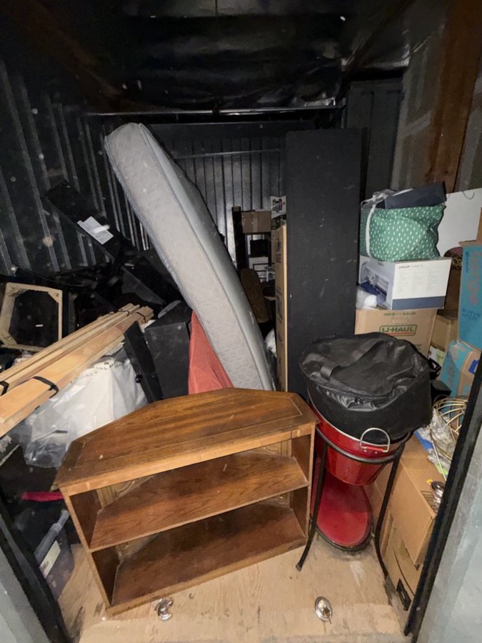 10 x 15 storage unit in Los Angeles, CA