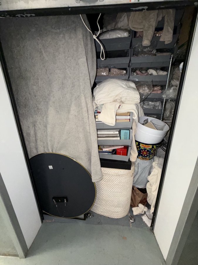10 x 10 storage unit in Los Angeles, CA