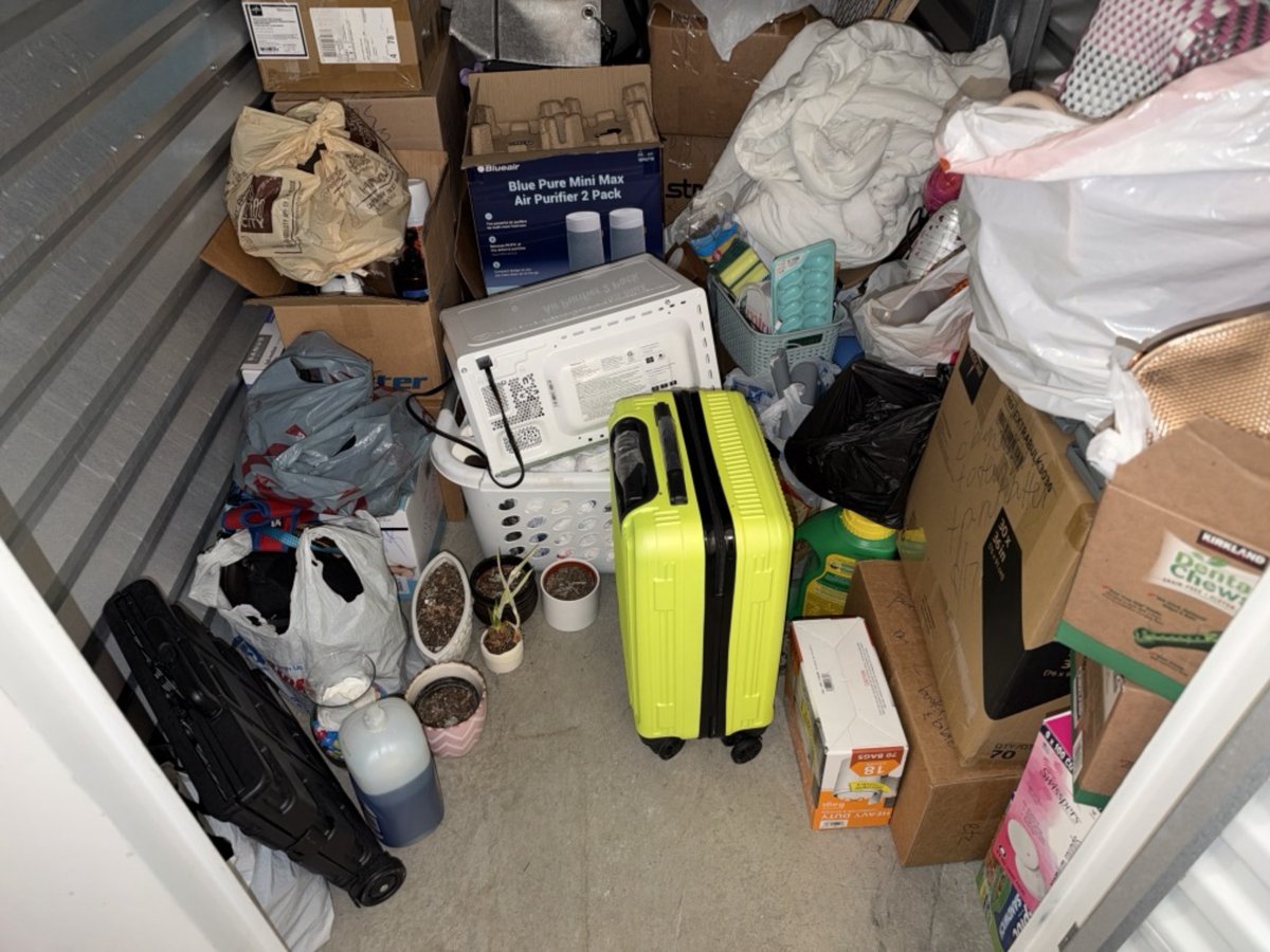 5 x 10 storage unit in Irvine, CA