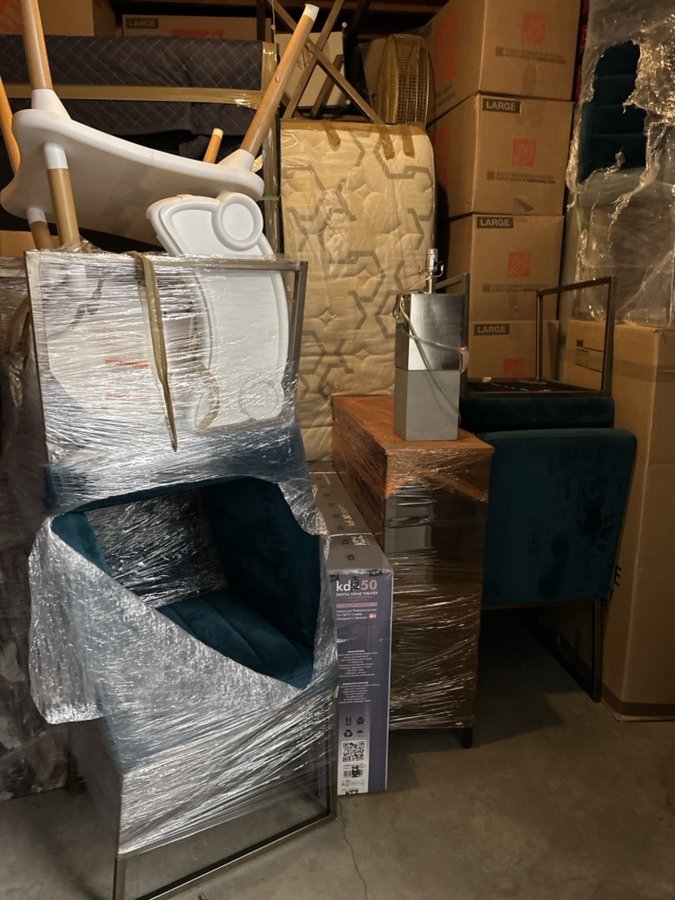 10 x 15 storage unit in Irvine, CA