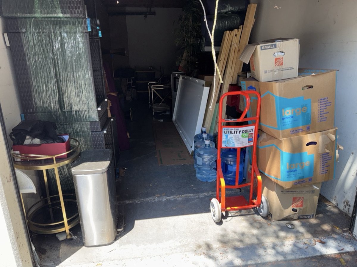 10 x 30 storage unit in Irvine, CA