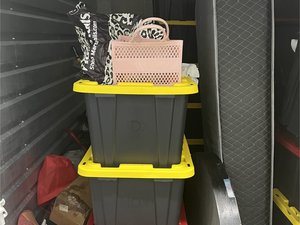 10 x 10 storage unit in Los Angeles, CA