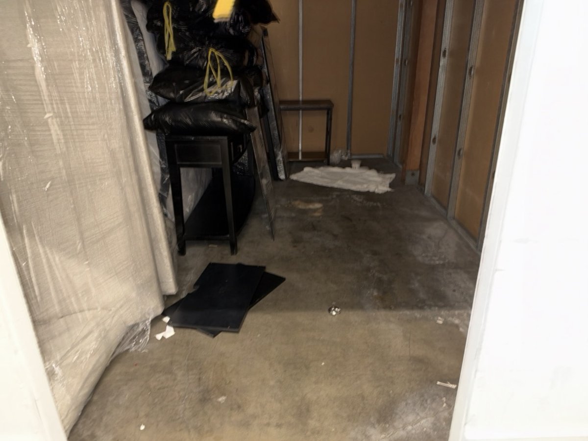 10 x 15 storage unit in Costa Mesa, CA