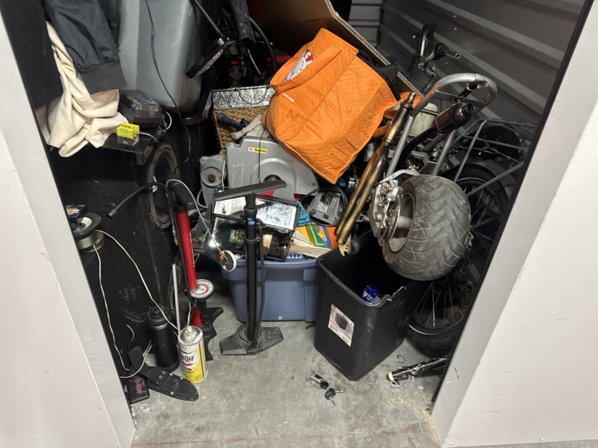 5 x 10 storage unit in Santa Ana, CA