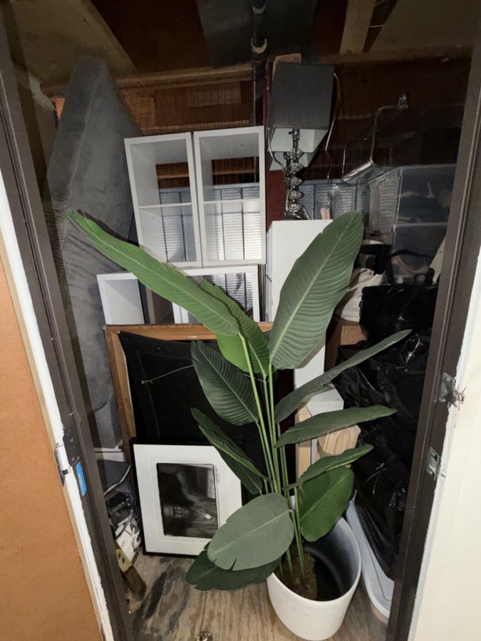 5 x 9 storage unit in Los Angeles, CA