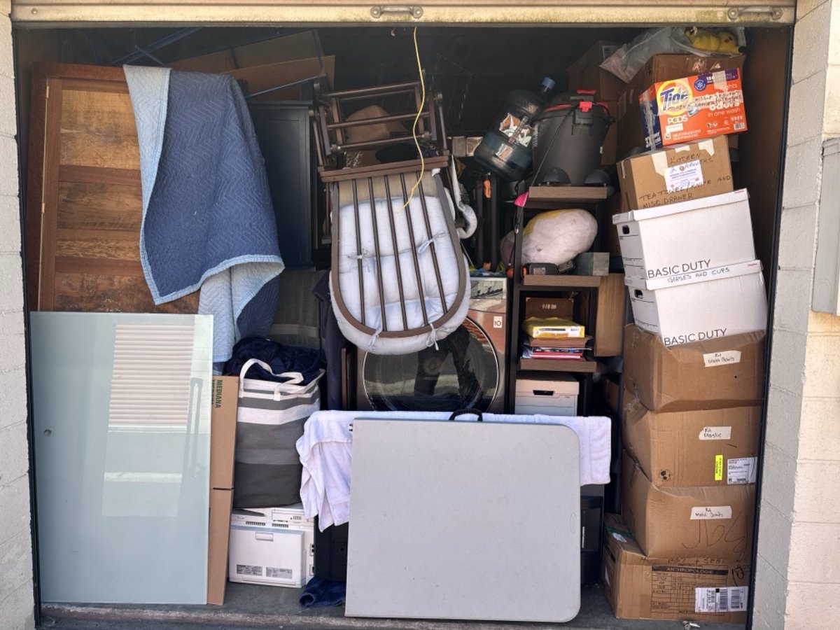 10 x 15 storage unit in Costa Mesa, CA