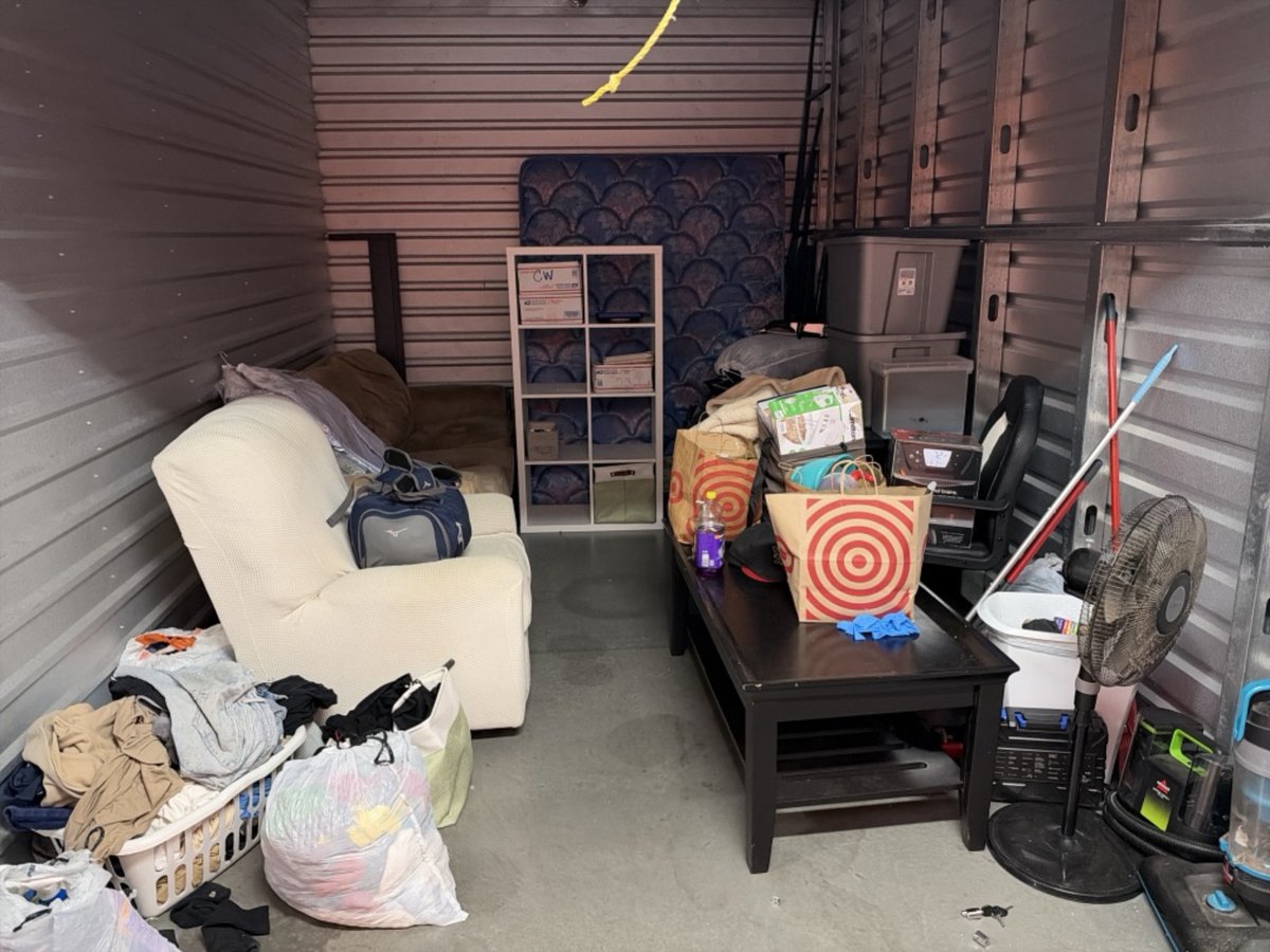 10 x 15 storage unit in Santa Ana, CA