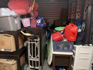 10 x 15 storage unit in Santa Ana, CA