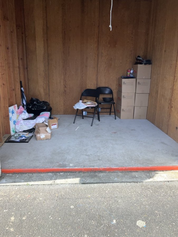 10 x 10 storage unit in Hillsboro, OR