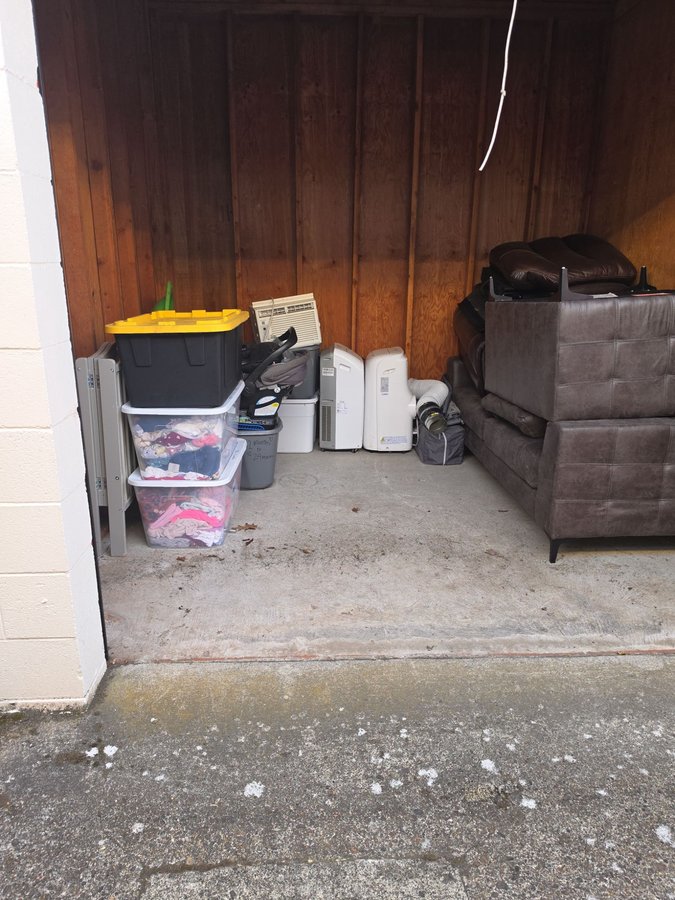 10 x 10 storage unit in Hillsboro, OR