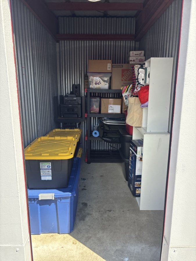 5 x 10 storage unit in Claymont, DE