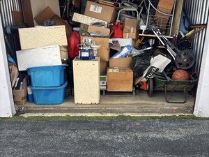 10 x 10 storage unit in Claymont, DE