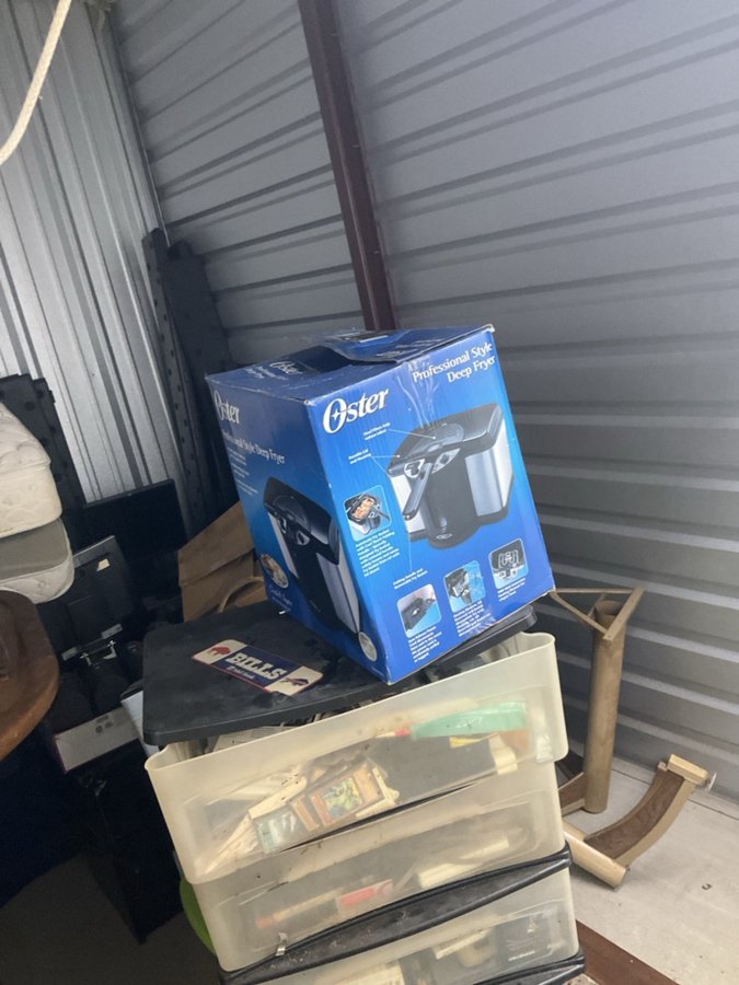 10 x 10 storage unit in Cheektowaga, NY