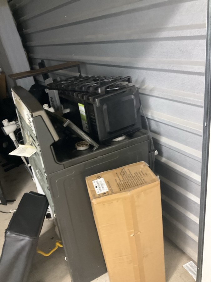 10 x 15 storage unit in Cheektowaga, NY