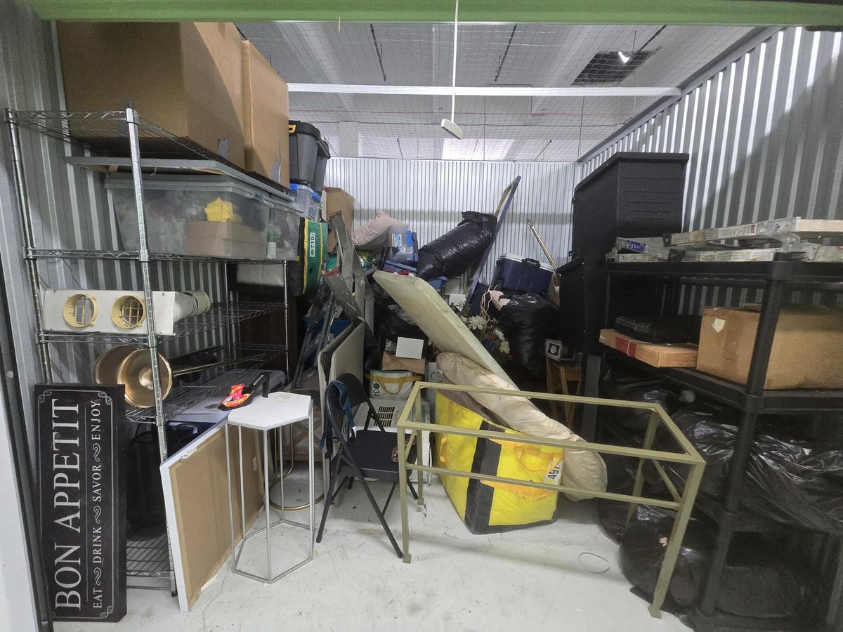 10 x 10 storage unit in Philadelphia, PA