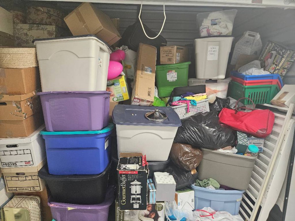 7 x 10 storage unit in Chantilly, VA
