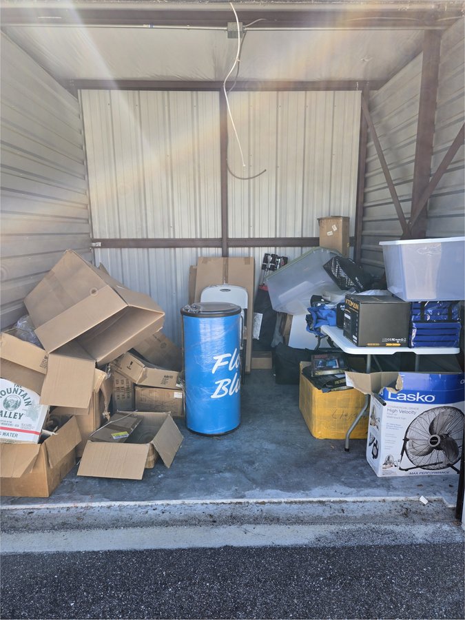 10 x 10 storage unit in Jacksonville, FL