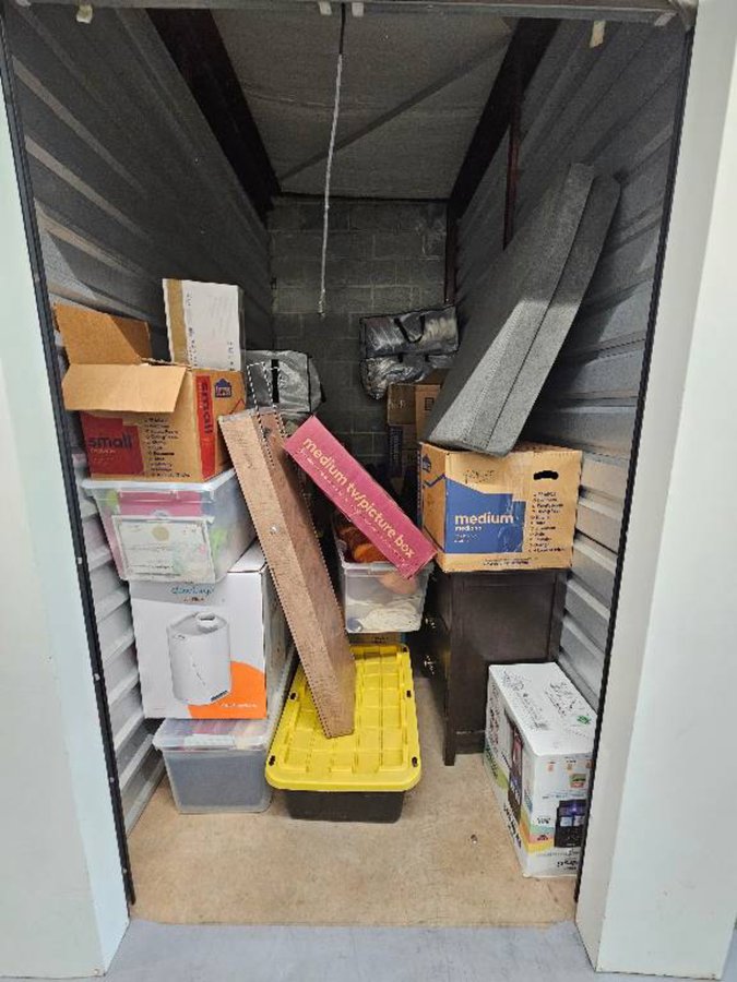 5 x 10 storage unit in Chantilly, VA