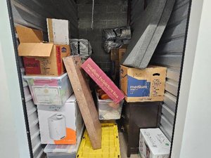 5 x 10 storage unit in Chantilly, VA