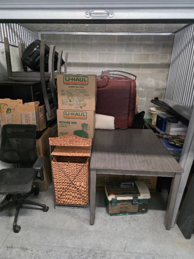 10 x 10 storage unit in Tampa, FL