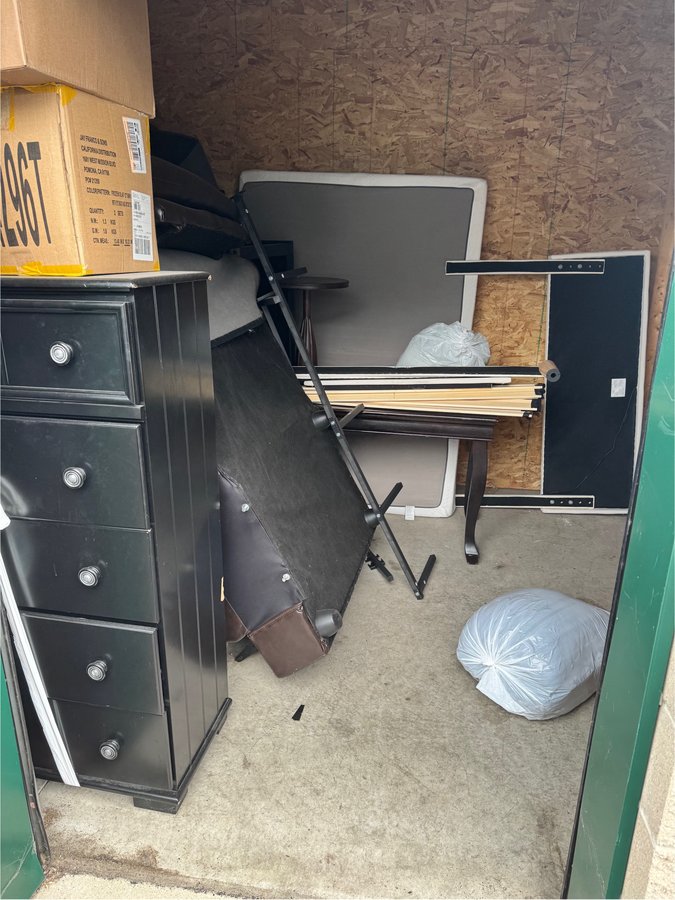 10 x 10 storage unit in Green Bay, WI