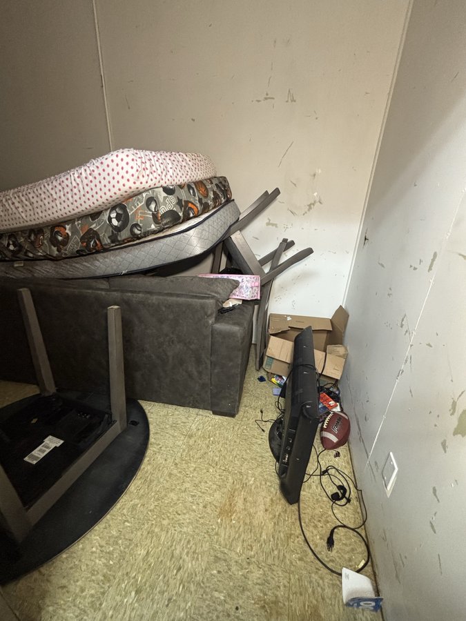 10 x 11 storage unit in Largo, FL
