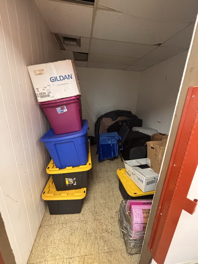 8 x 11 storage unit in Largo, FL