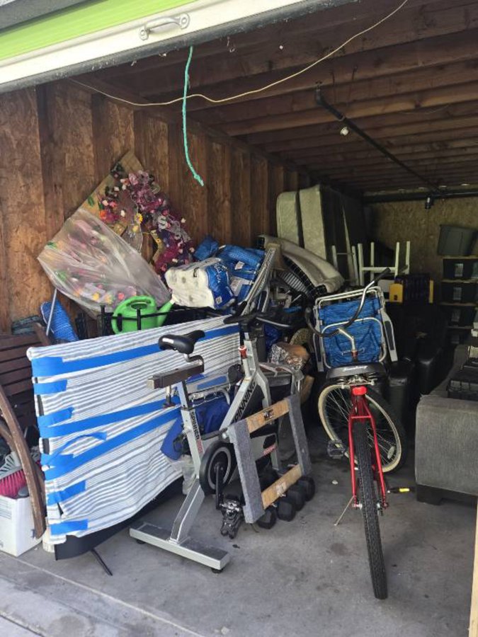 10 x 25 storage unit in Hawthorne, CA
