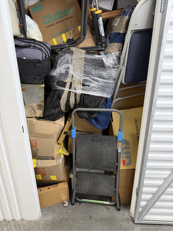 5 x 10 storage unit in Pasadena, CA