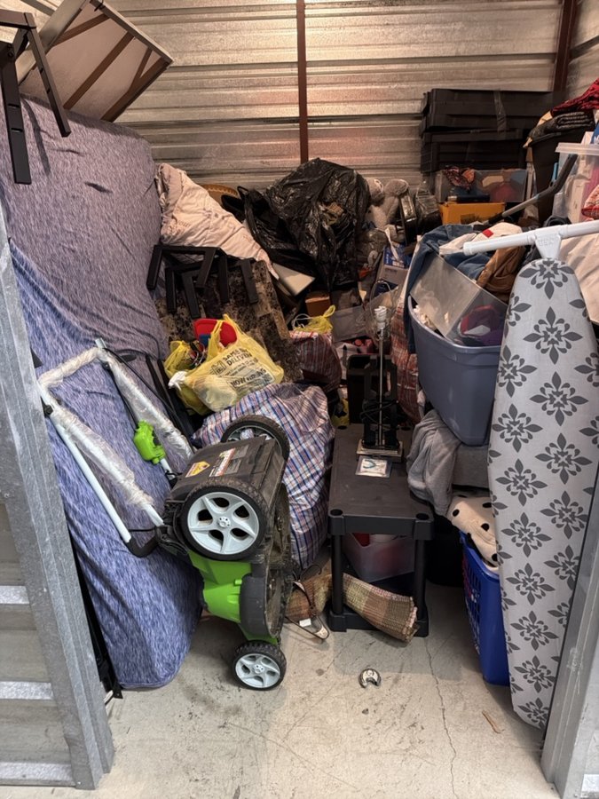 10 x 10 storage unit in Oak Park, MI