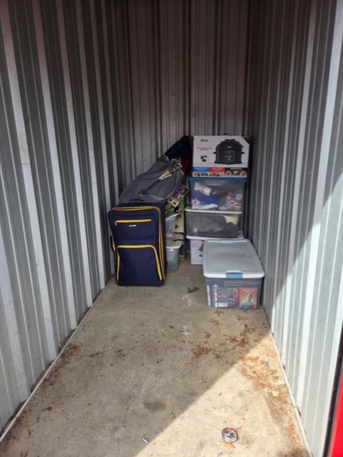 5 x 10 storage unit in Bloomfield, CT