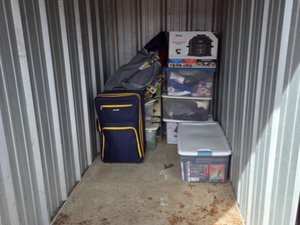 5 x 10 storage unit in Bloomfield, CT