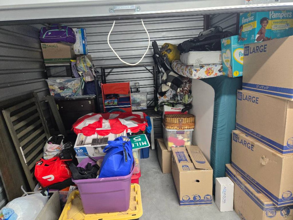 10 x 10 storage unit in Tucson, AZ