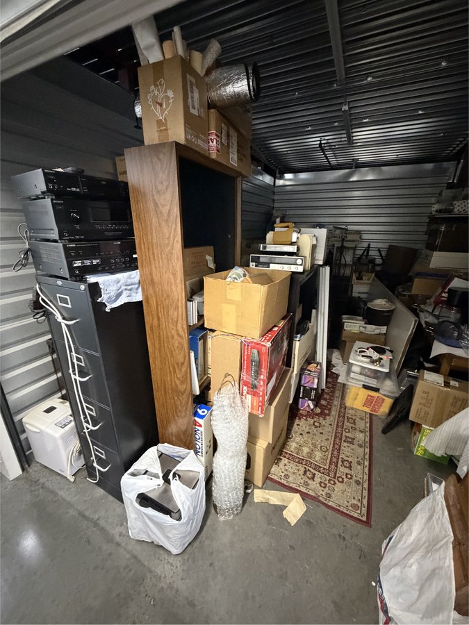 10 x 17 storage unit in Pasadena, CA