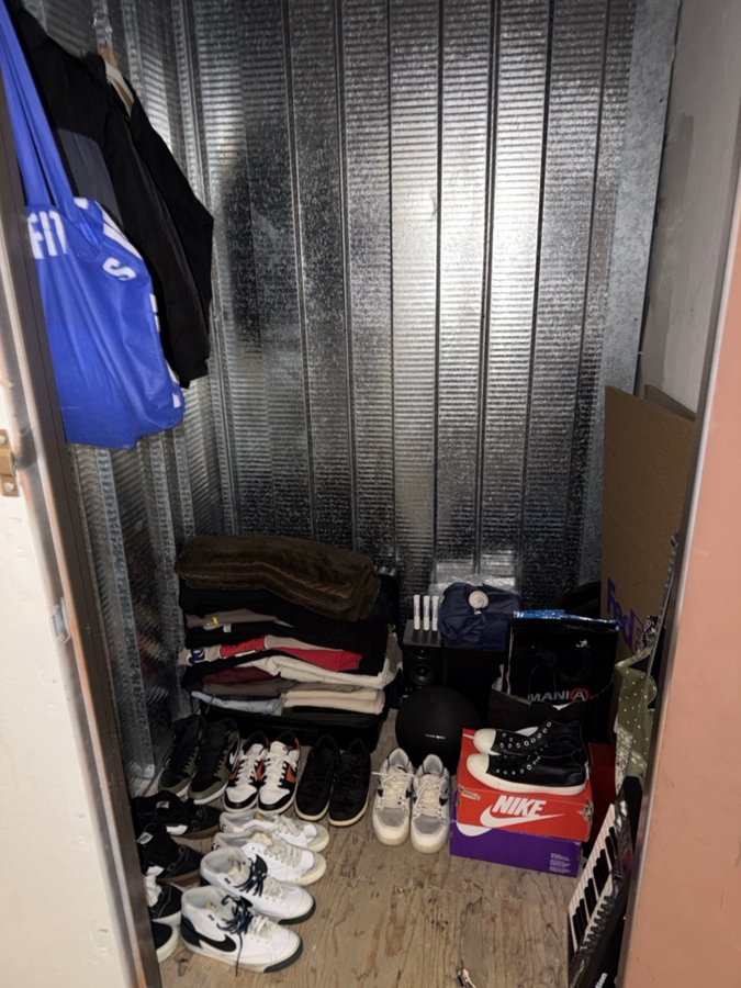 5 x 5 storage unit in Sherman Oaks, CA