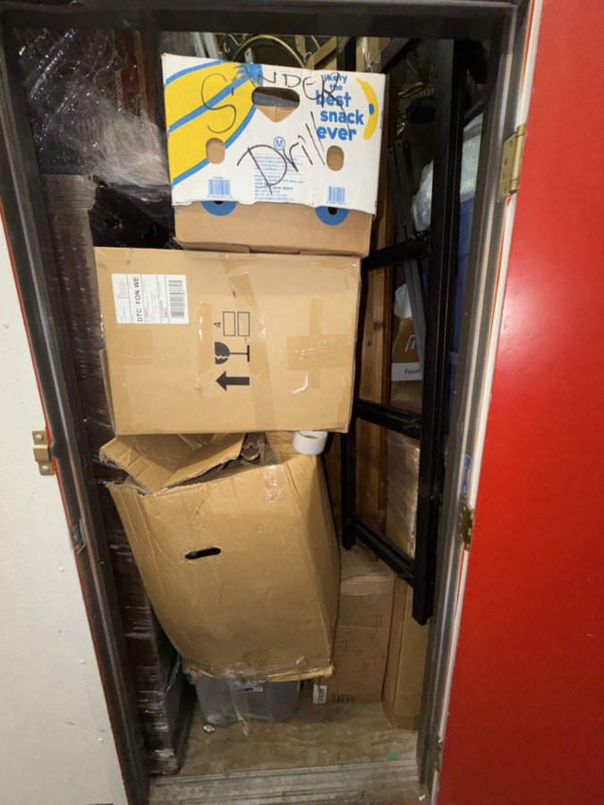 10 x 10 storage unit in Sherman Oaks, CA