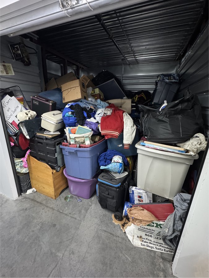 10 x 10 storage unit in Pasadena, CA