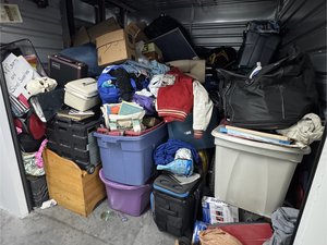 10 x 10 storage unit in Pasadena, CA