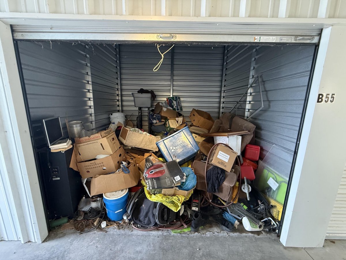 10 x 10 storage unit in Port Angeles, WA