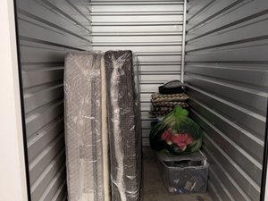 5 x 10 storage unit in Manassas, VA