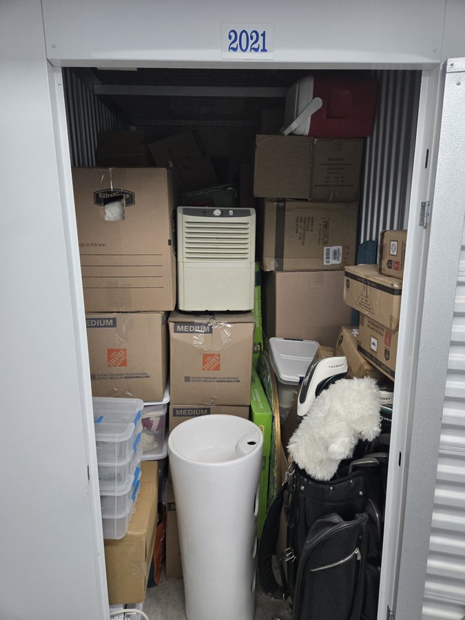 5 x 10 storage unit in Hollywood, FL