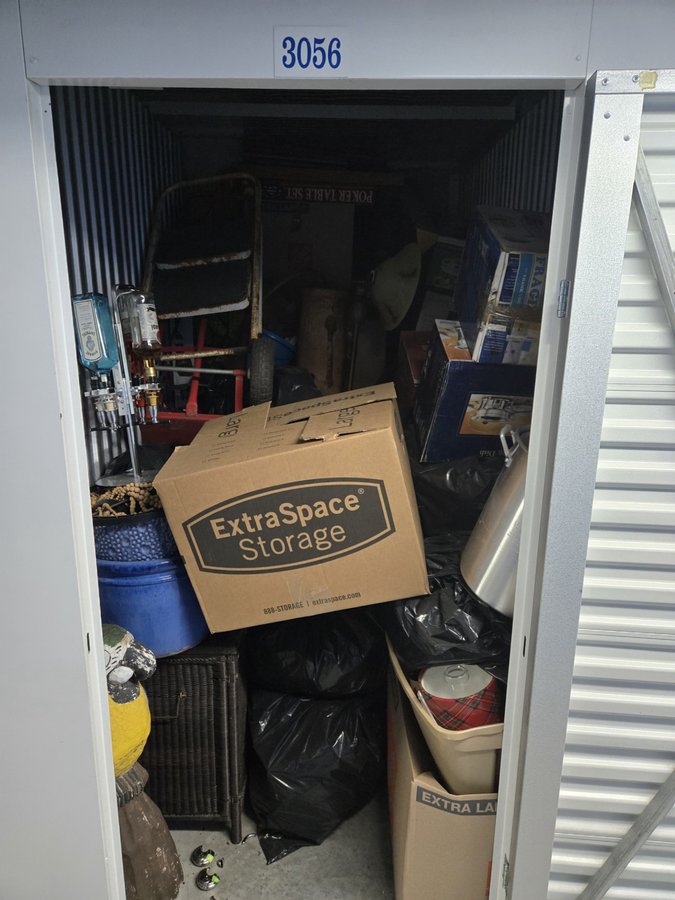 5 x 10 storage unit in Hollywood, FL