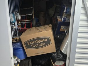 5 x 10 storage unit in Hollywood, FL