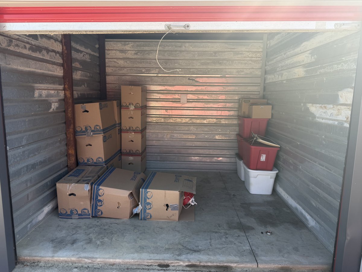 10 x 10 storage unit in Onalaska, TX