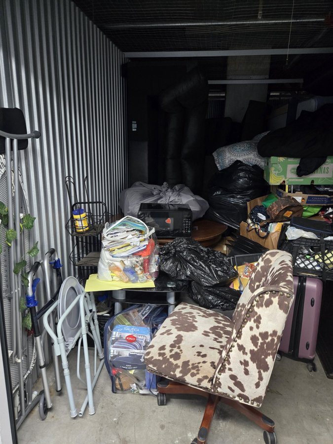 10 x 20 storage unit in Hollywood, FL