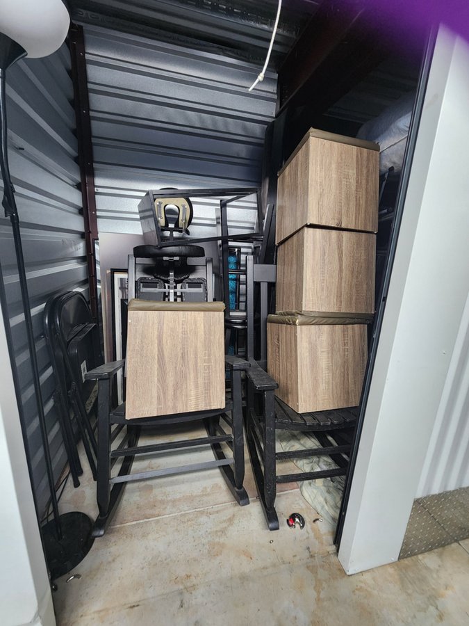 10 x 10 storage unit in Suwanee, GA