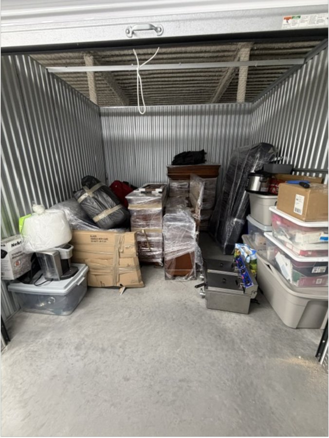 10 x 10 storage unit in Kensington, MD
