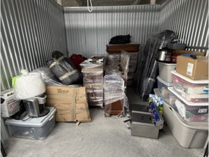 10 x 10 storage unit in Kensington, MD
