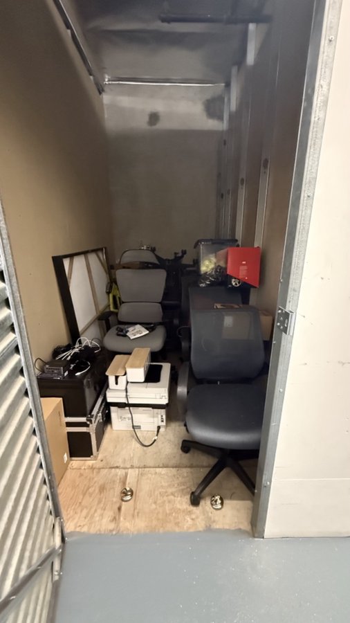 5 x 10 storage unit in Studio City, CA