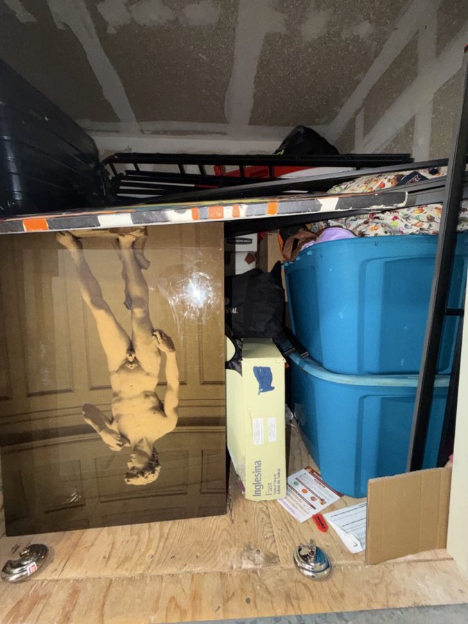 5 x 5 storage unit in Studio City, CA